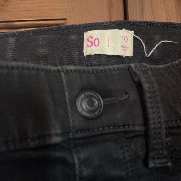 Girls size 10 pull on skinny jeans. SO brand and have only worn 1 time. - Picture 2 of 3